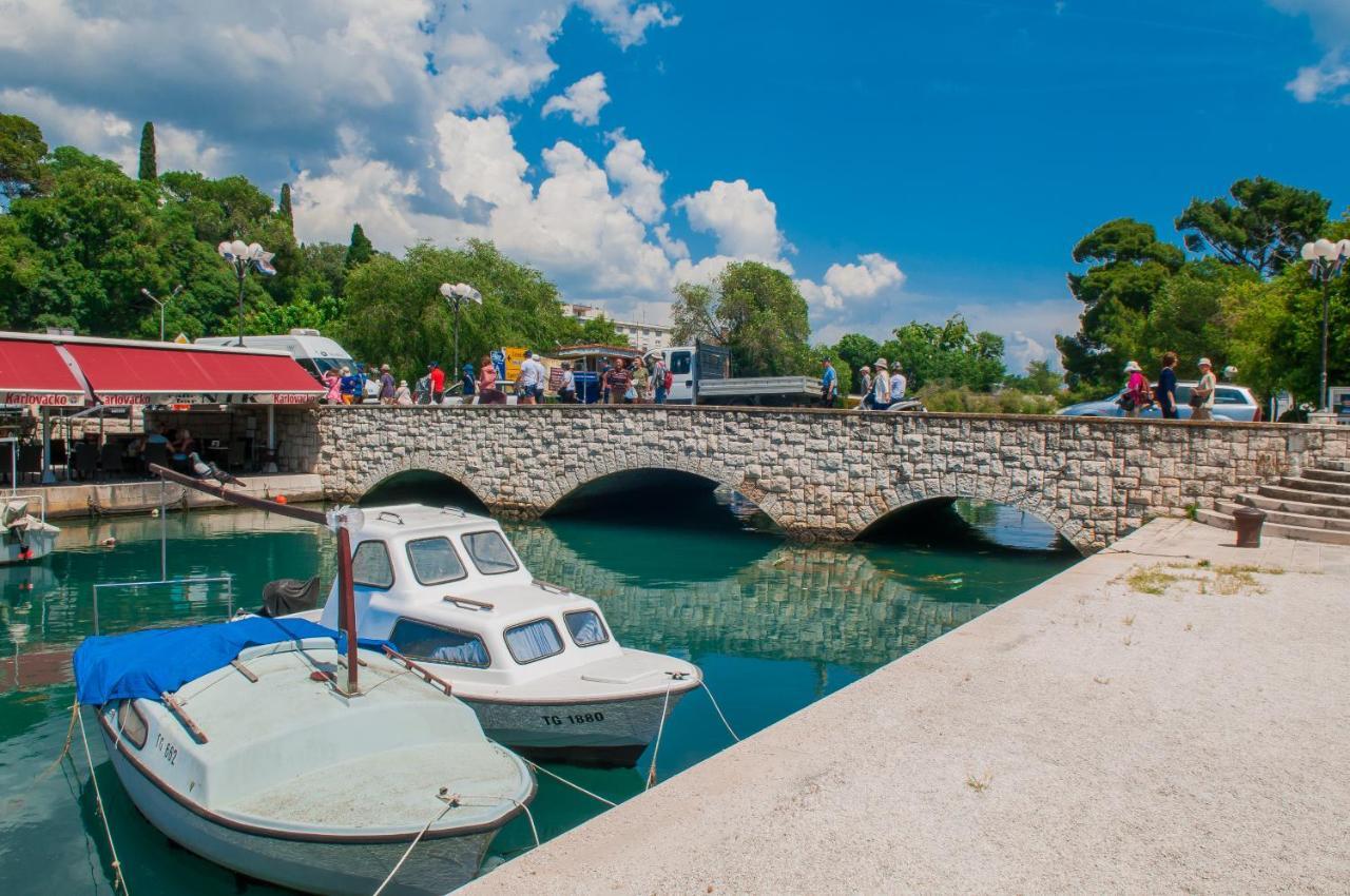 Bazzar Apartments Trogir Exteriör bild