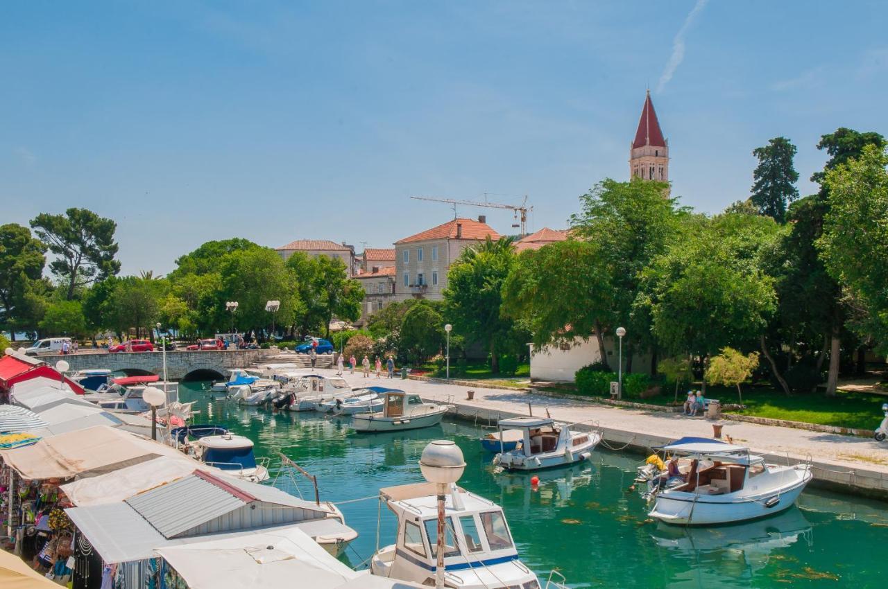 Bazzar Apartments Trogir Exteriör bild
